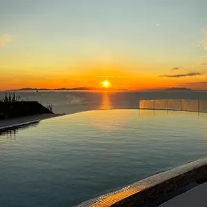 Ξενοδοχείο White Rock & Χουλάκια