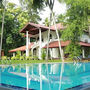 the-villa-green-inn.kandyhotelsnow.com/